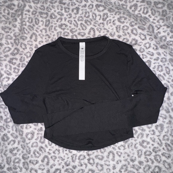 NWOT lululemon hold tight cropped long sleeve black - Picture 3 of 4